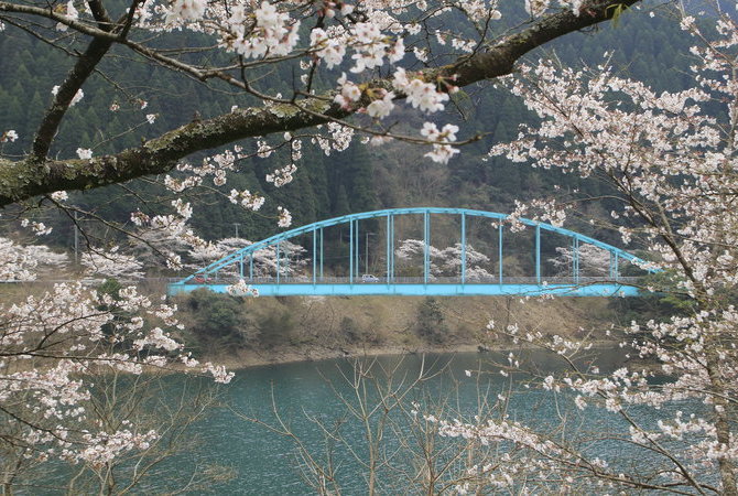 市房水坝湖