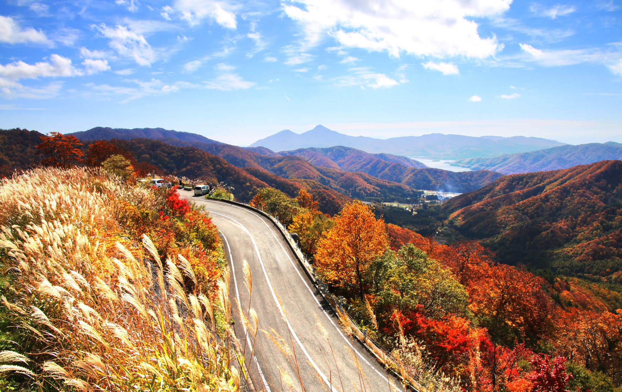 西吾妻天空谷红叶