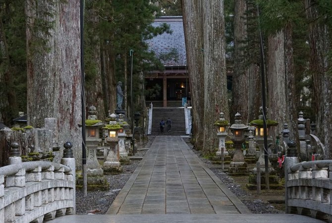 探求空海法师对全日本的深远影响　　　　　　　　　　　　　　　　　　　　在高野山举办大法会，纪念空海法师诞辰 1250 周年