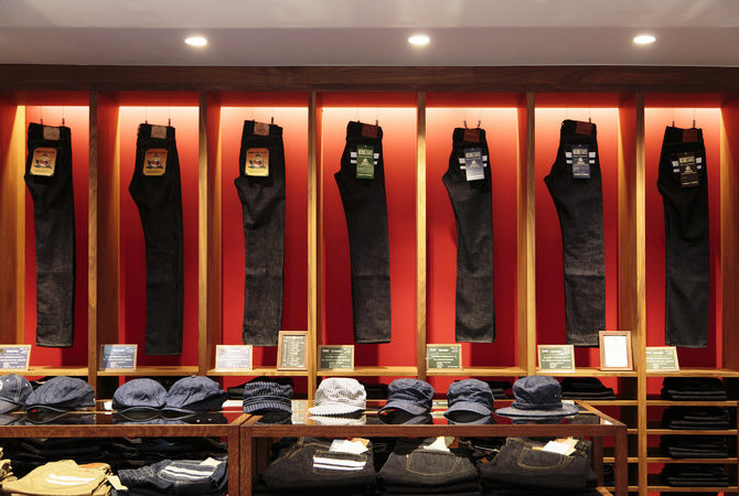 探索以牛仔布闻名的城市，儿岛的牛仔裤街