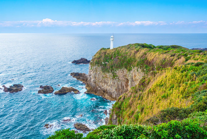 饱览爱媛县和高知县令人惊叹的景观，探索两县的自然历史　　　　　　　　　　　　　　　　　　　　　　　　　　　　　　如果您热爱大自然、喜欢探险，足折宇和海国立公园将会给您带来一段精彩难忘的旅程。