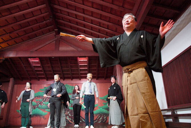 日本传统表演艺术鉴赏：亲身体验古韵盎然的传统文化　　　　　　　　　　　　　　　　　　　　　　　　　　　　深入舞台幕后，参加趣味体验活动，现场观看精彩演出